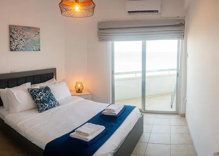 Quattro Beachfront Sea View Ap 53