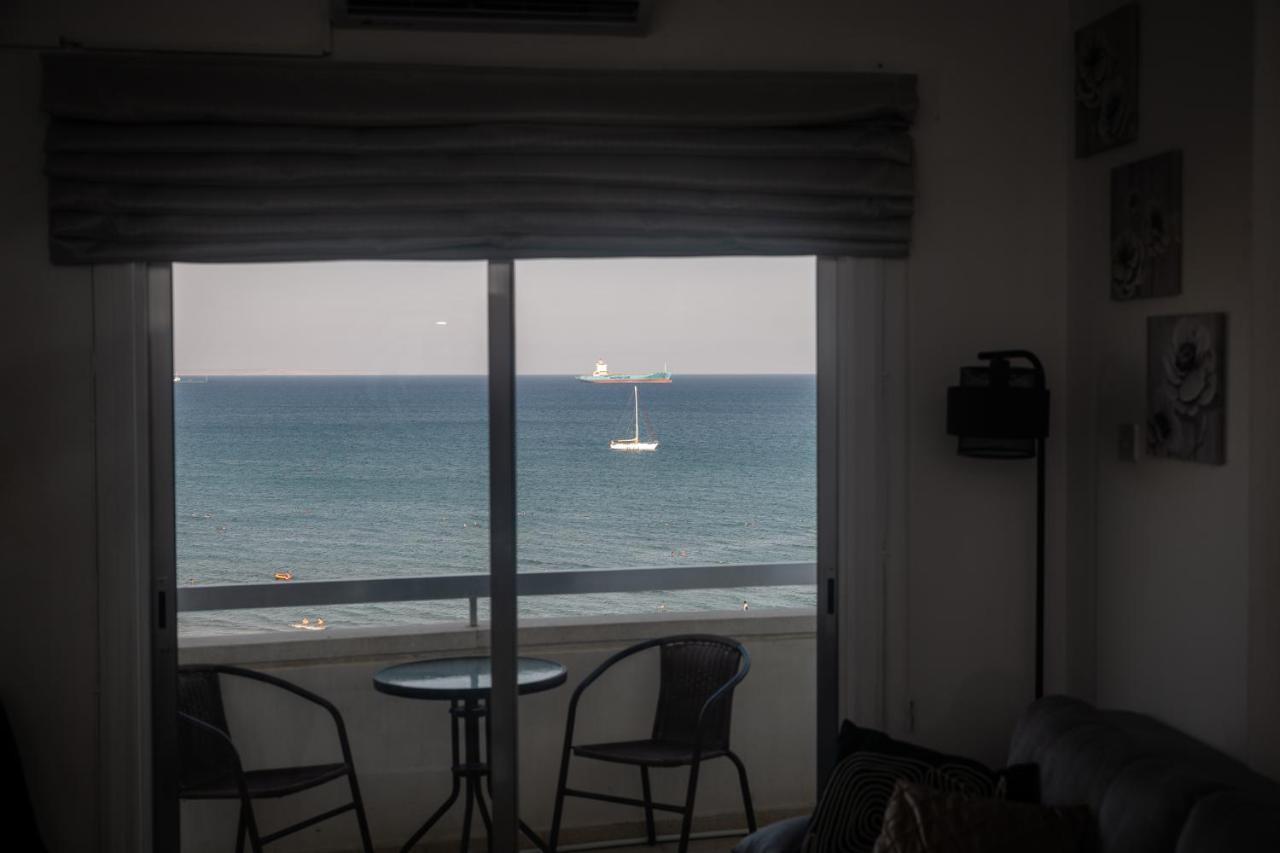 Апартаменти Quattro Beachfront Sea View Ap 53